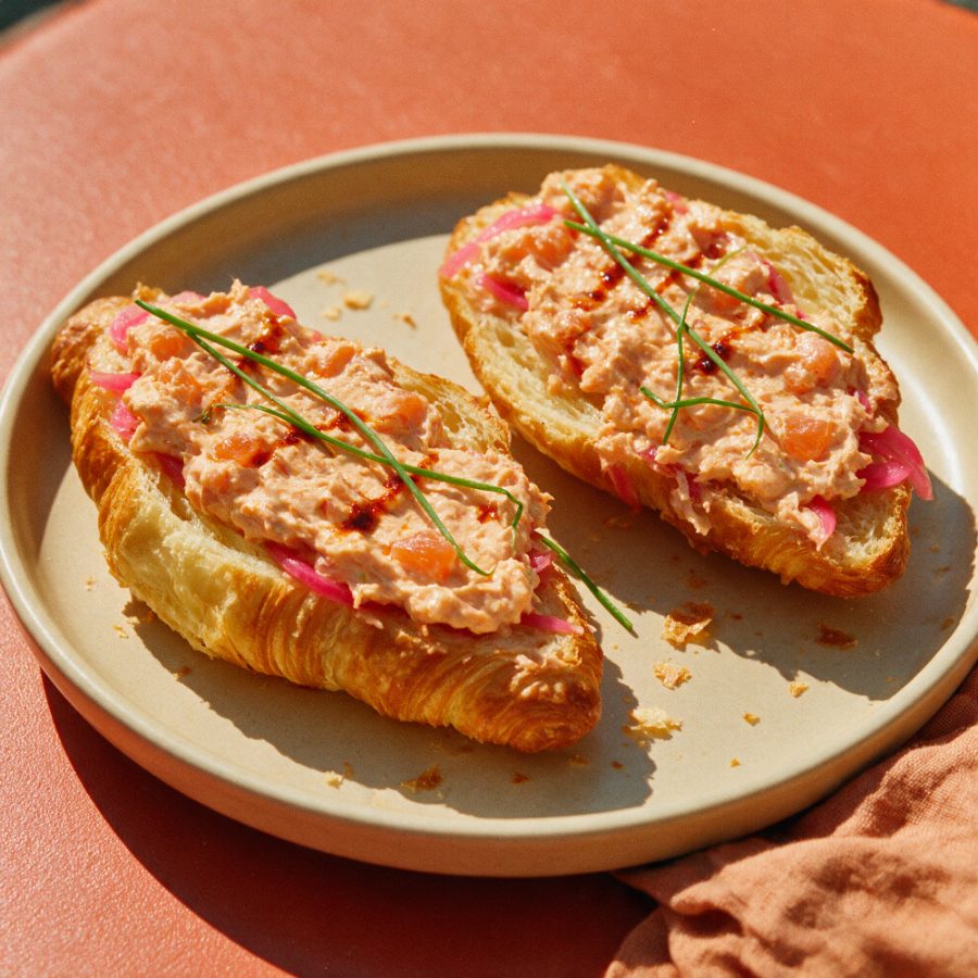 Dos Salmones — croissant